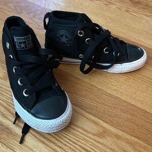 High top Converse All Star black and white kids size 11 EUC